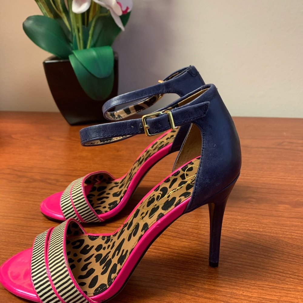 Heels - Picture 3 of 7